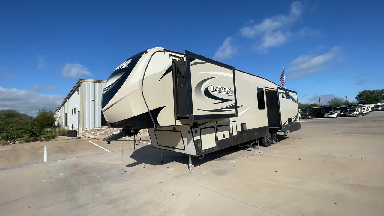 2019 KEYSTONE LAREDO 358BP