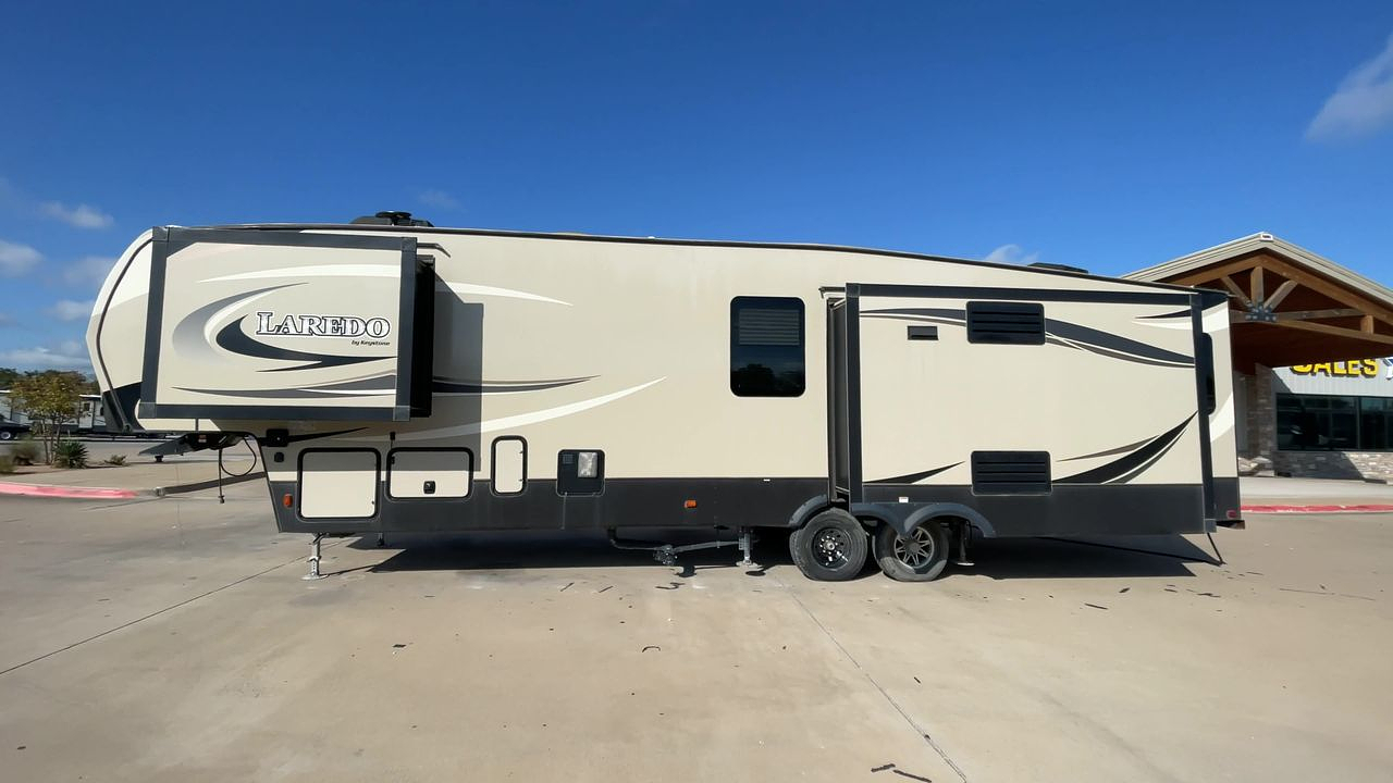 2019 KEYSTONE LAREDO 358BP