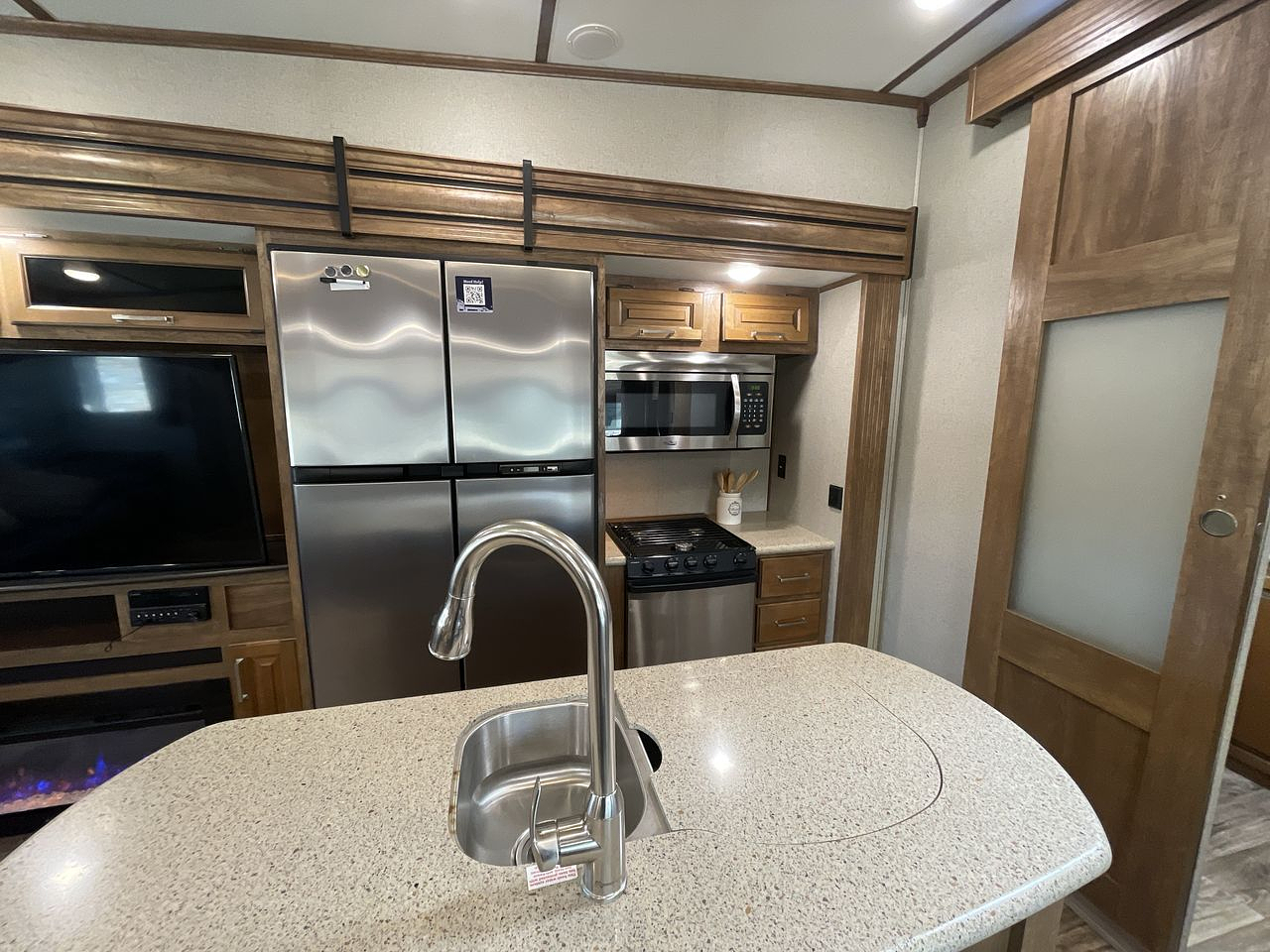 2019 KEYSTONE LAREDO 358BP