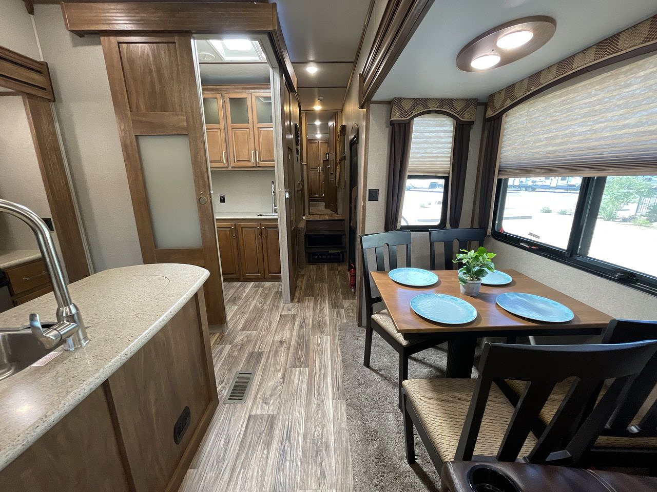 2019 KEYSTONE LAREDO 358BP