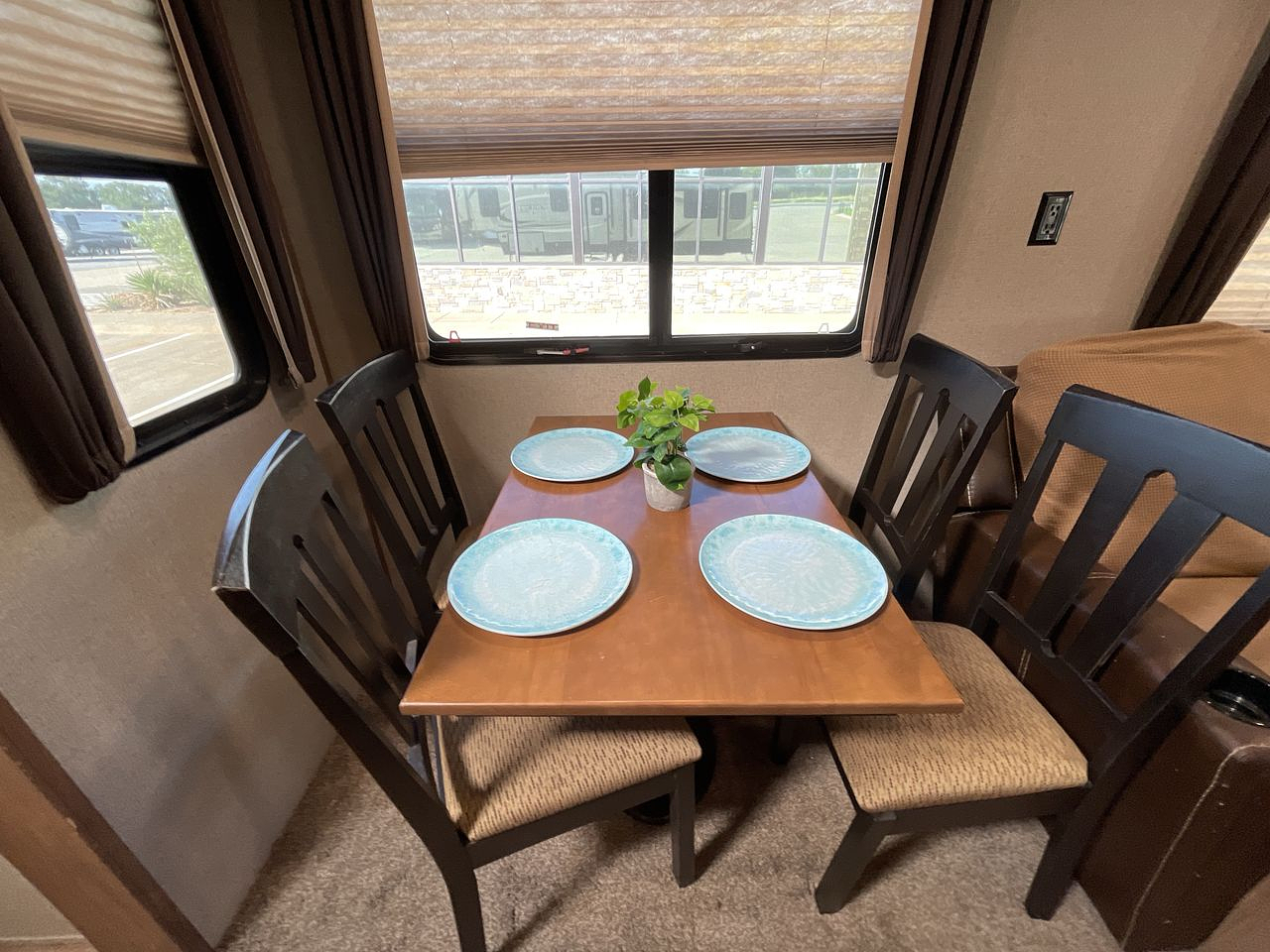 2019 KEYSTONE LAREDO 358BP