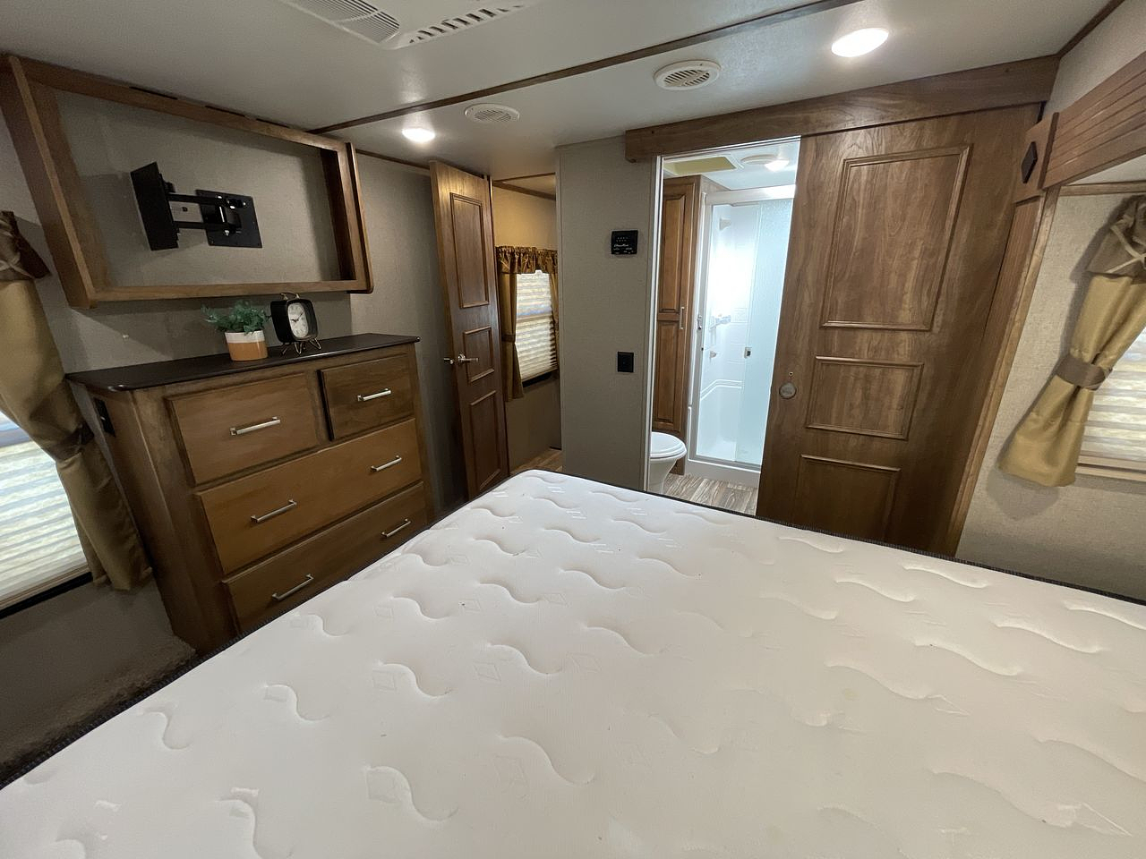 2019 KEYSTONE LAREDO 358BP