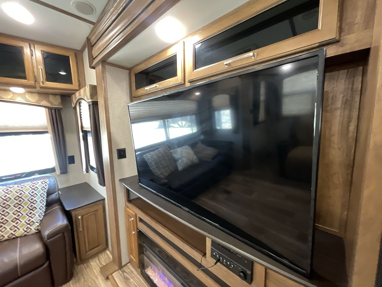 2019 KEYSTONE LAREDO 358BP