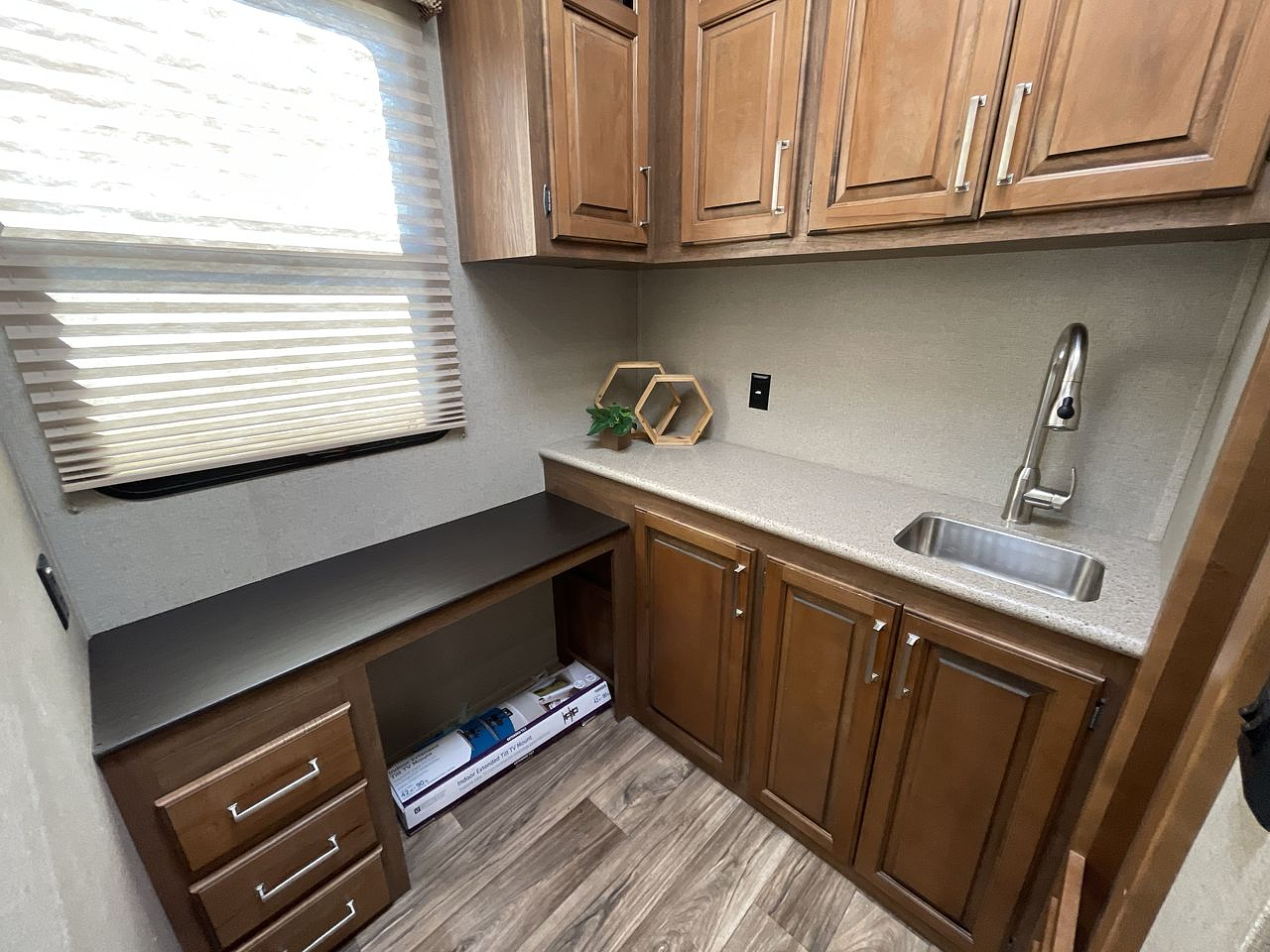 2019 KEYSTONE LAREDO 358BP