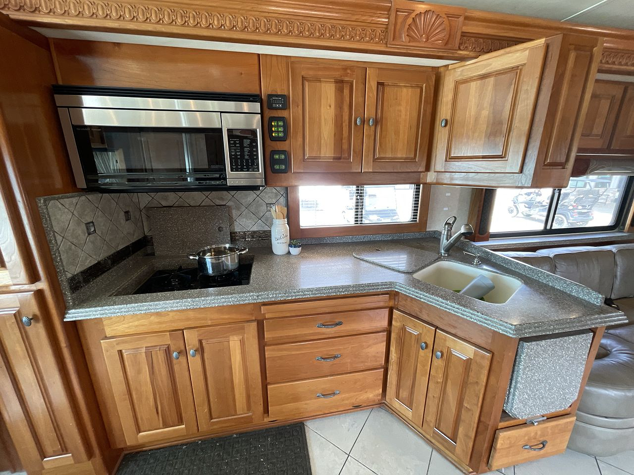 2007 MONACO DYNASTY SQUIRE IV