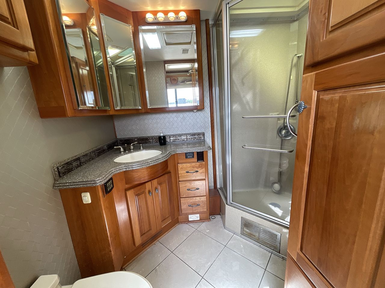 2007 MONACO DYNASTY SQUIRE IV