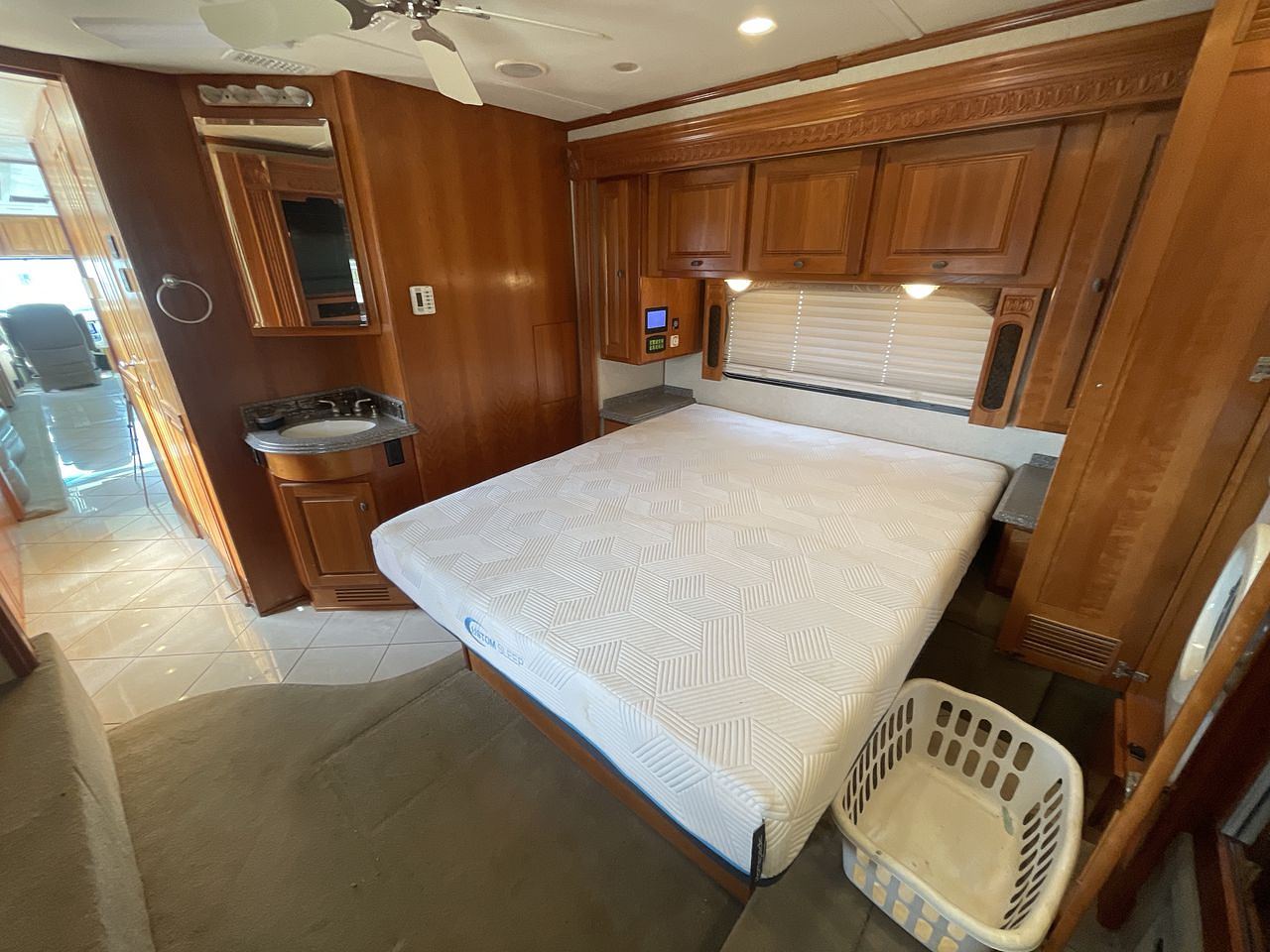 2007 MONACO DYNASTY SQUIRE IV