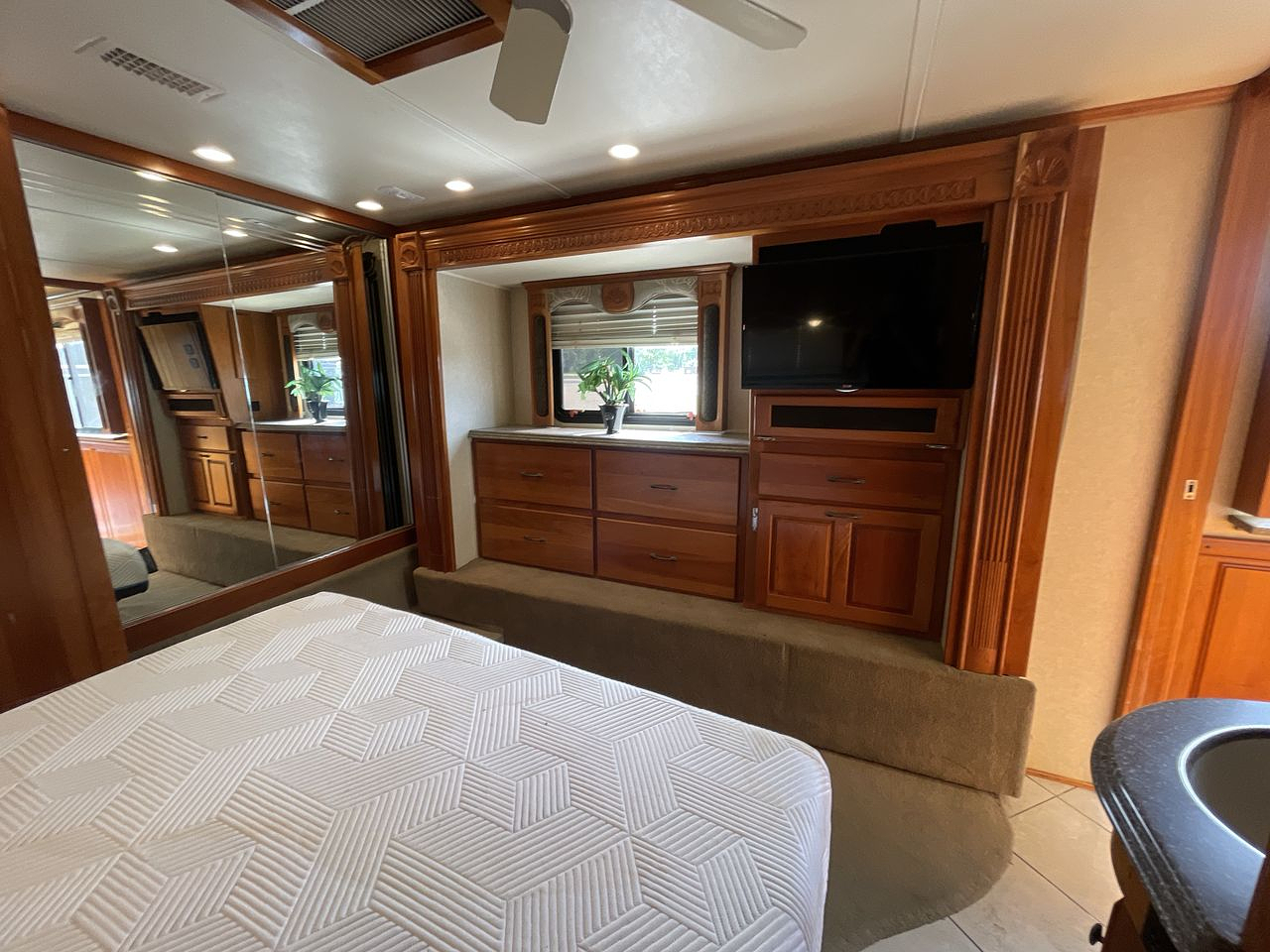 2007 MONACO DYNASTY SQUIRE IV