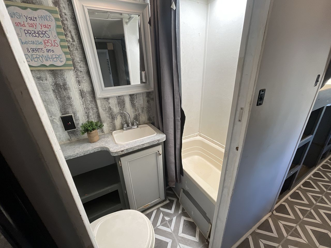 2016 FOREST RIVER SHASTA 31OK