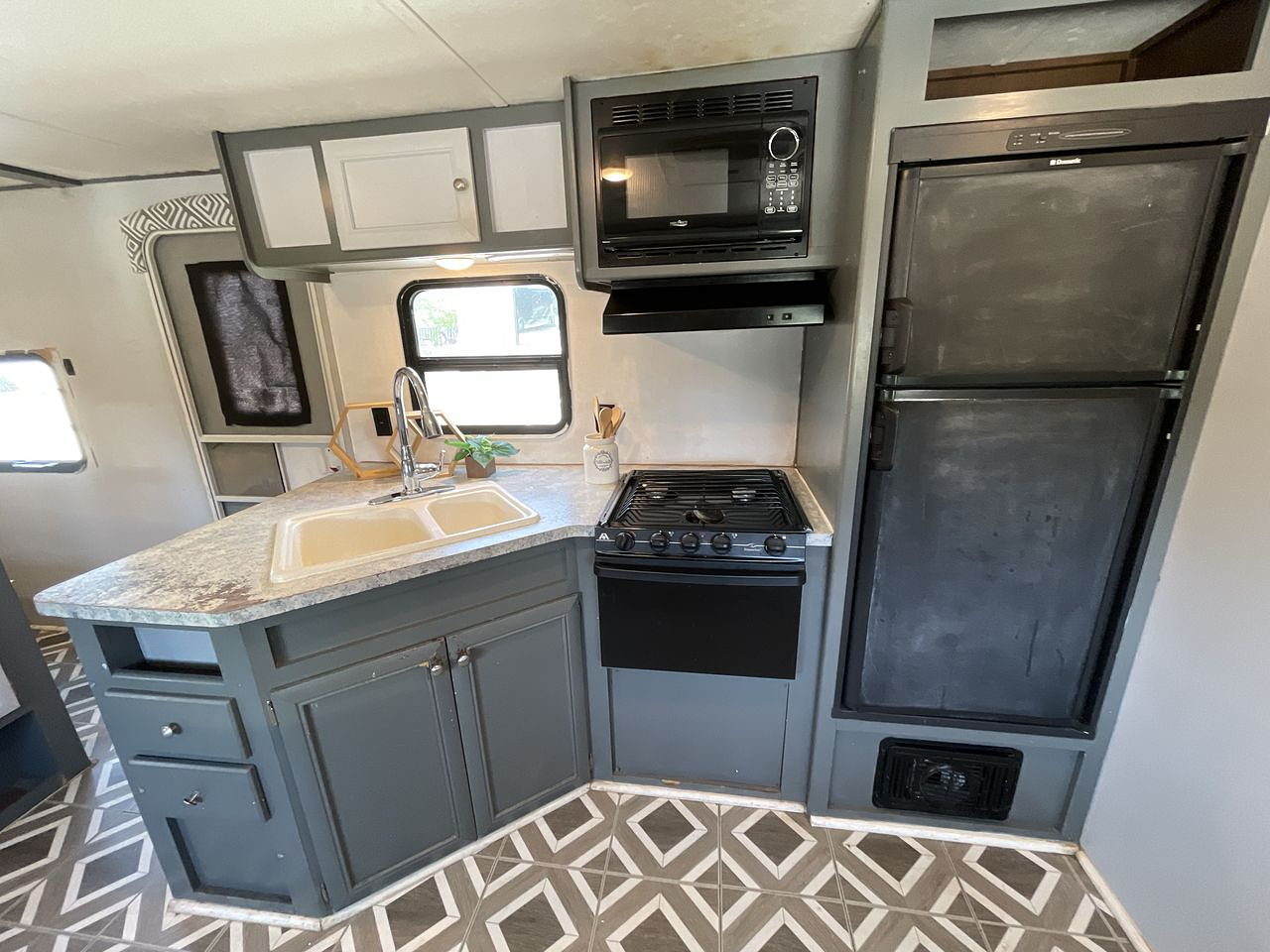 2016 FOREST RIVER SHASTA 31OK