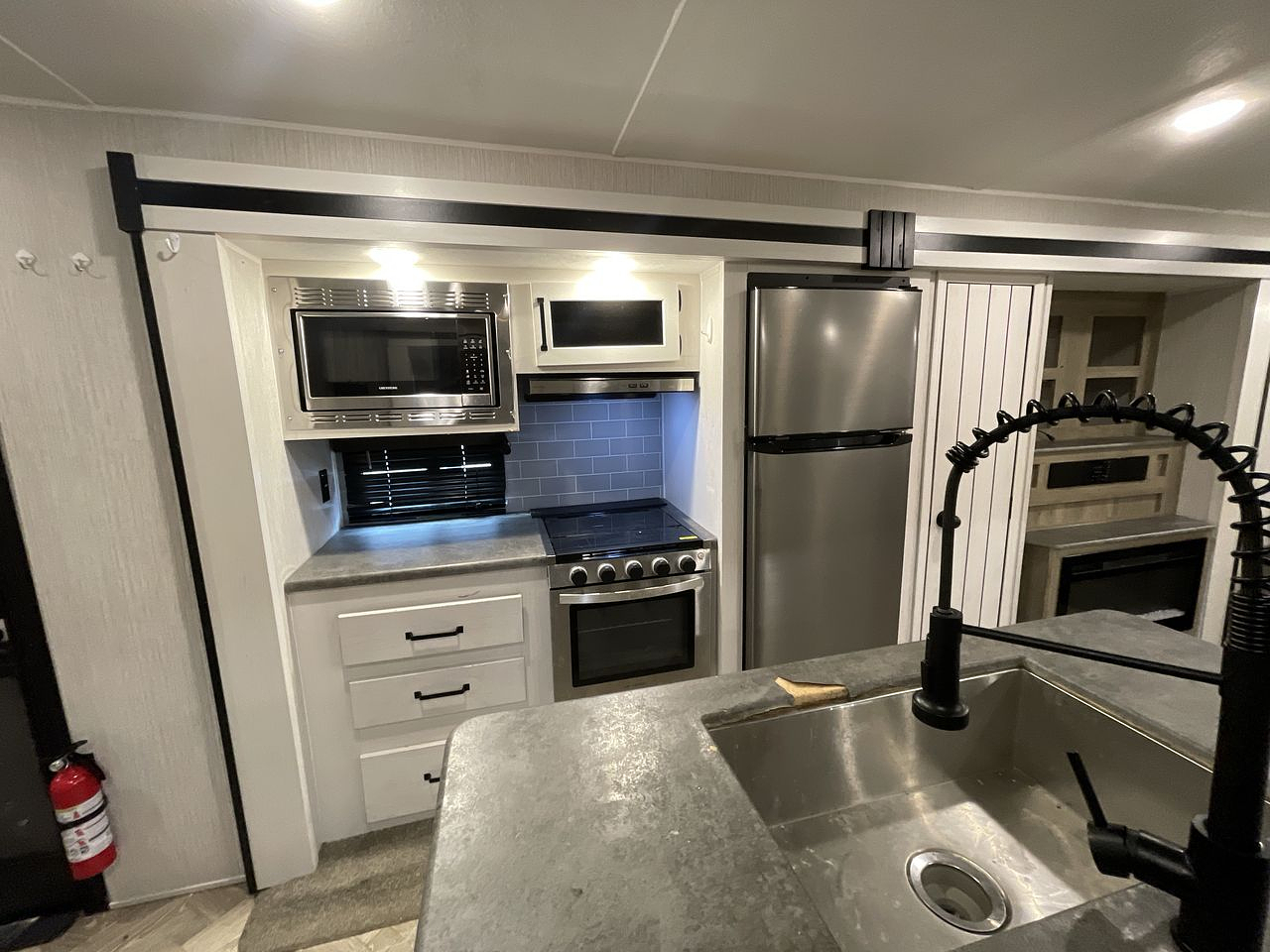 2022 FOREST RIVER PUMA 32MBDS