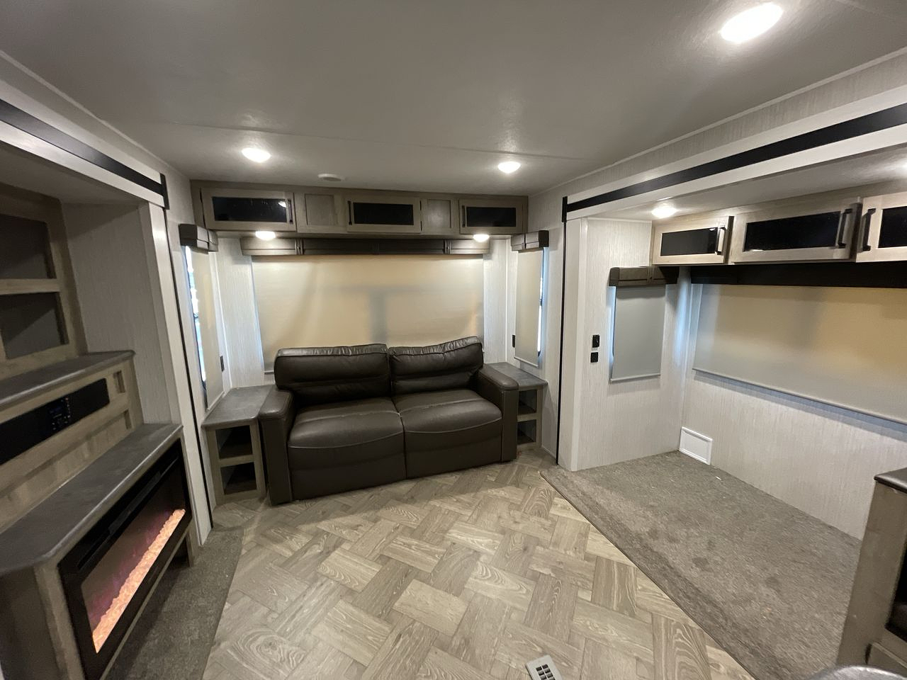 2022 FOREST RIVER PUMA 32MBDS