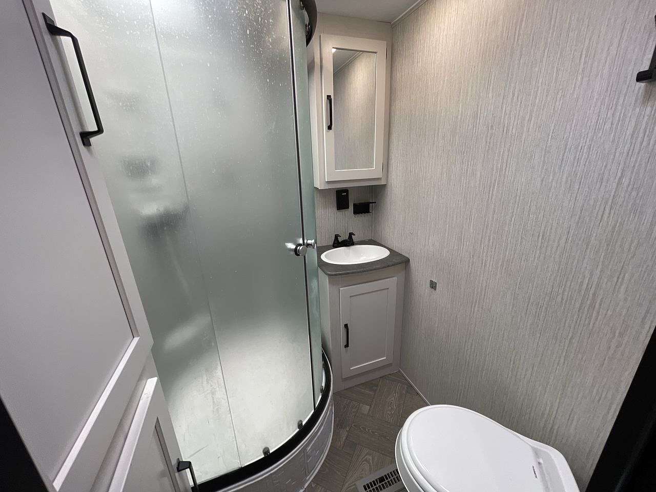 2022 FOREST RIVER PUMA 32MBDS