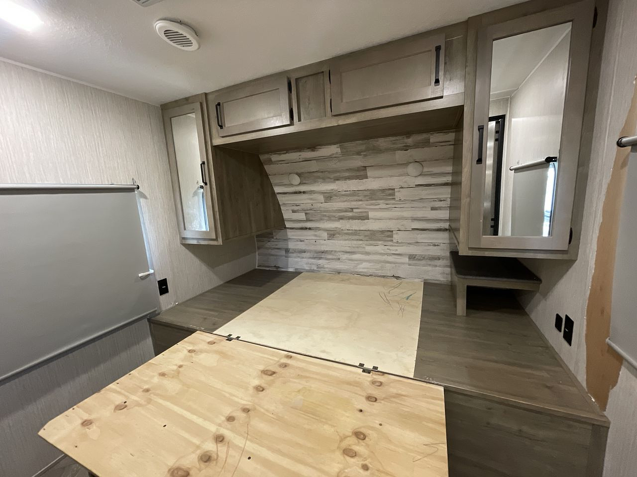 2022 FOREST RIVER PUMA 32MBDS