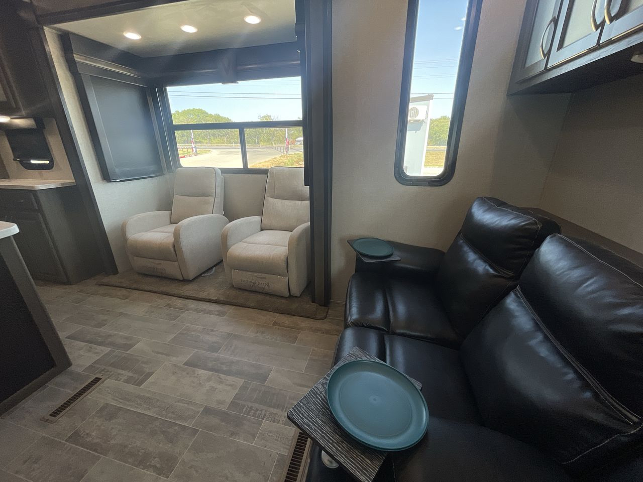 2020 KEYSTONE VOLTAGE 4185