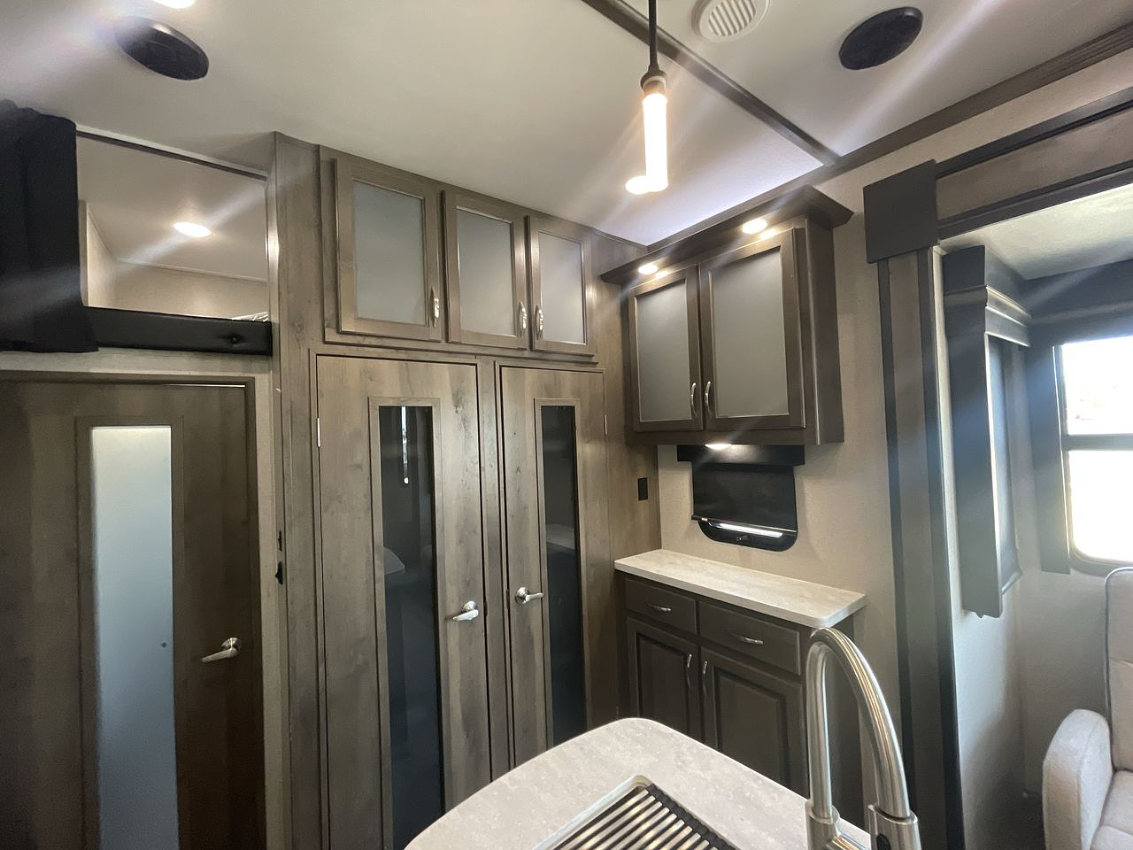 2020 KEYSTONE VOLTAGE 4185