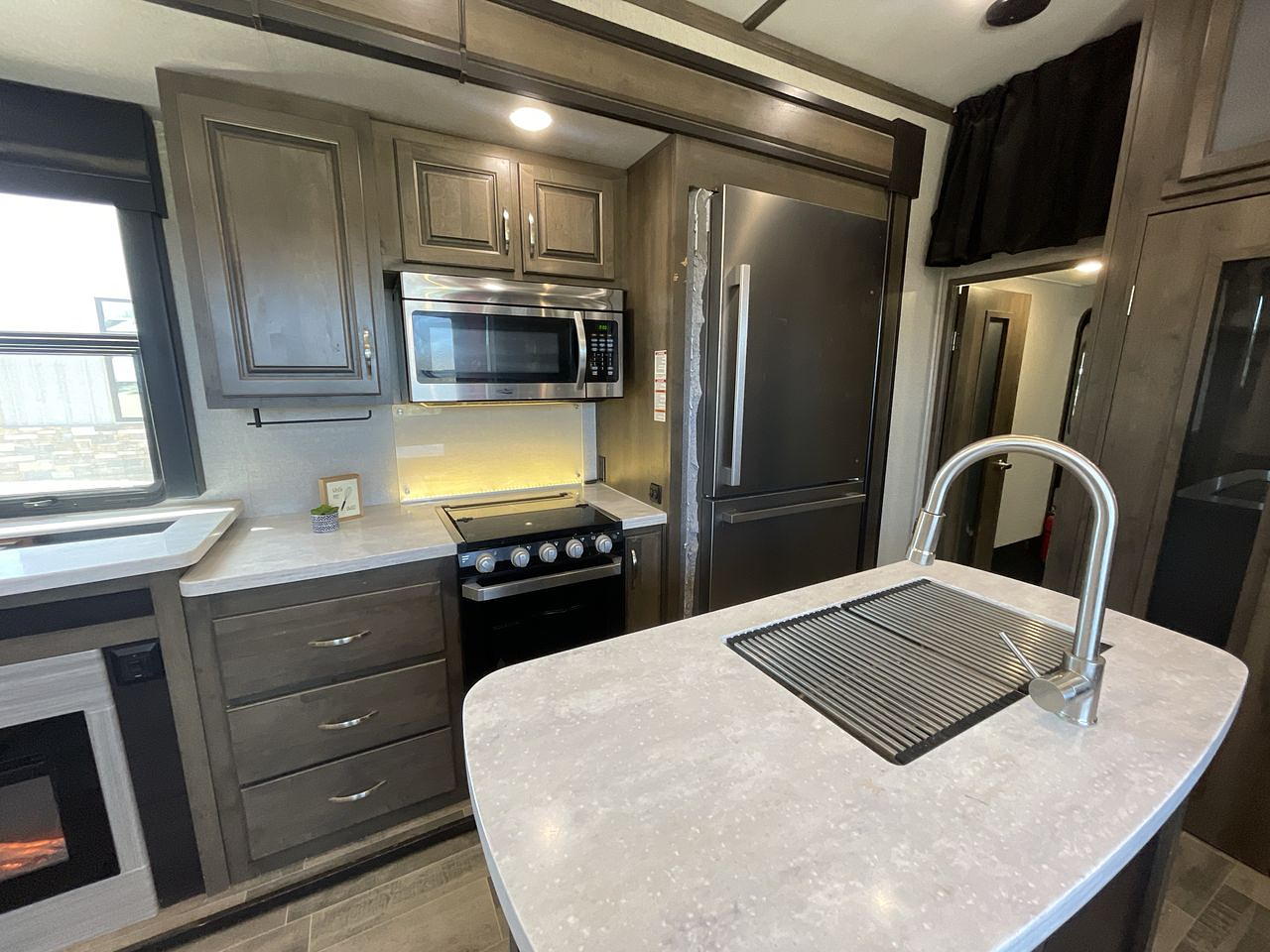 2020 KEYSTONE VOLTAGE 4185