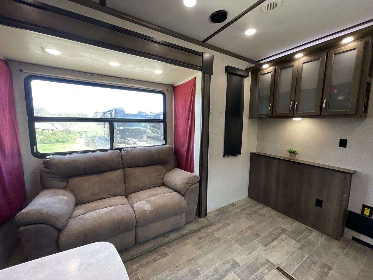 2020 KEYSTONE VOLTAGE 4185