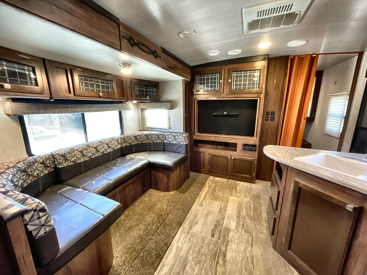 2018 WILDERNESS 2475BH