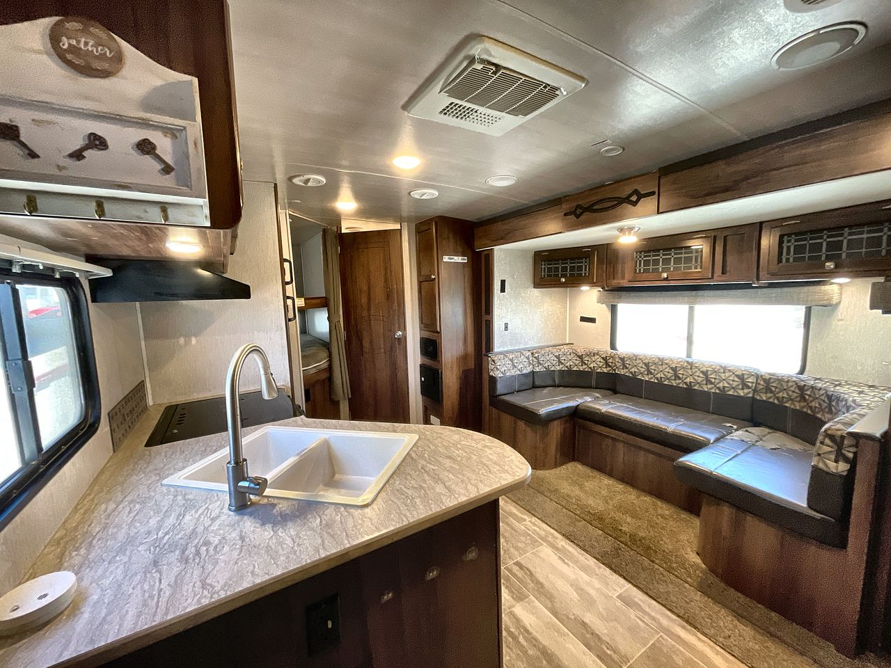 2018 WILDERNESS 2475BH