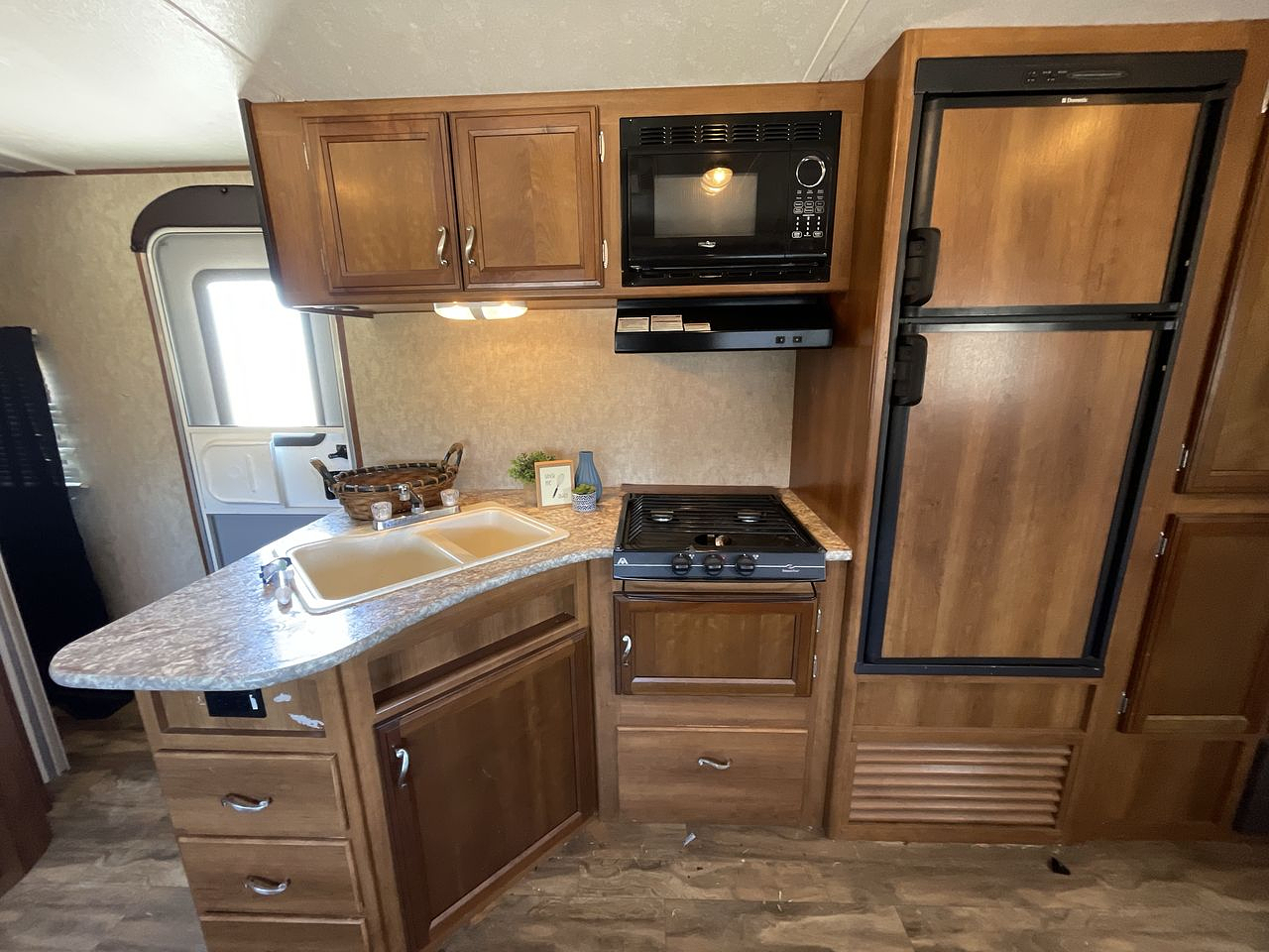 2016 PRIMETIME AVENGER 27BBS