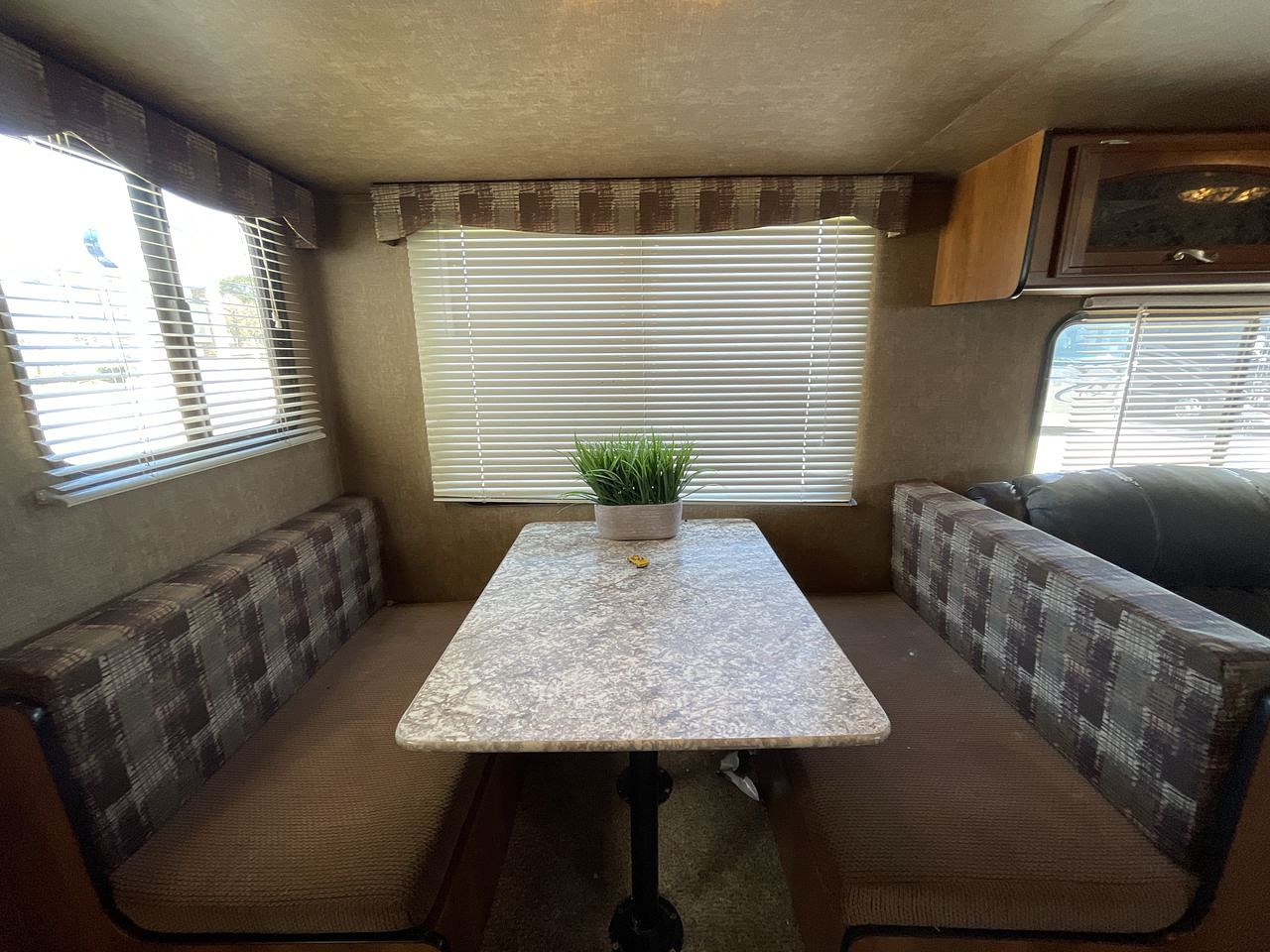 2016 PRIMETIME AVENGER 27BBS