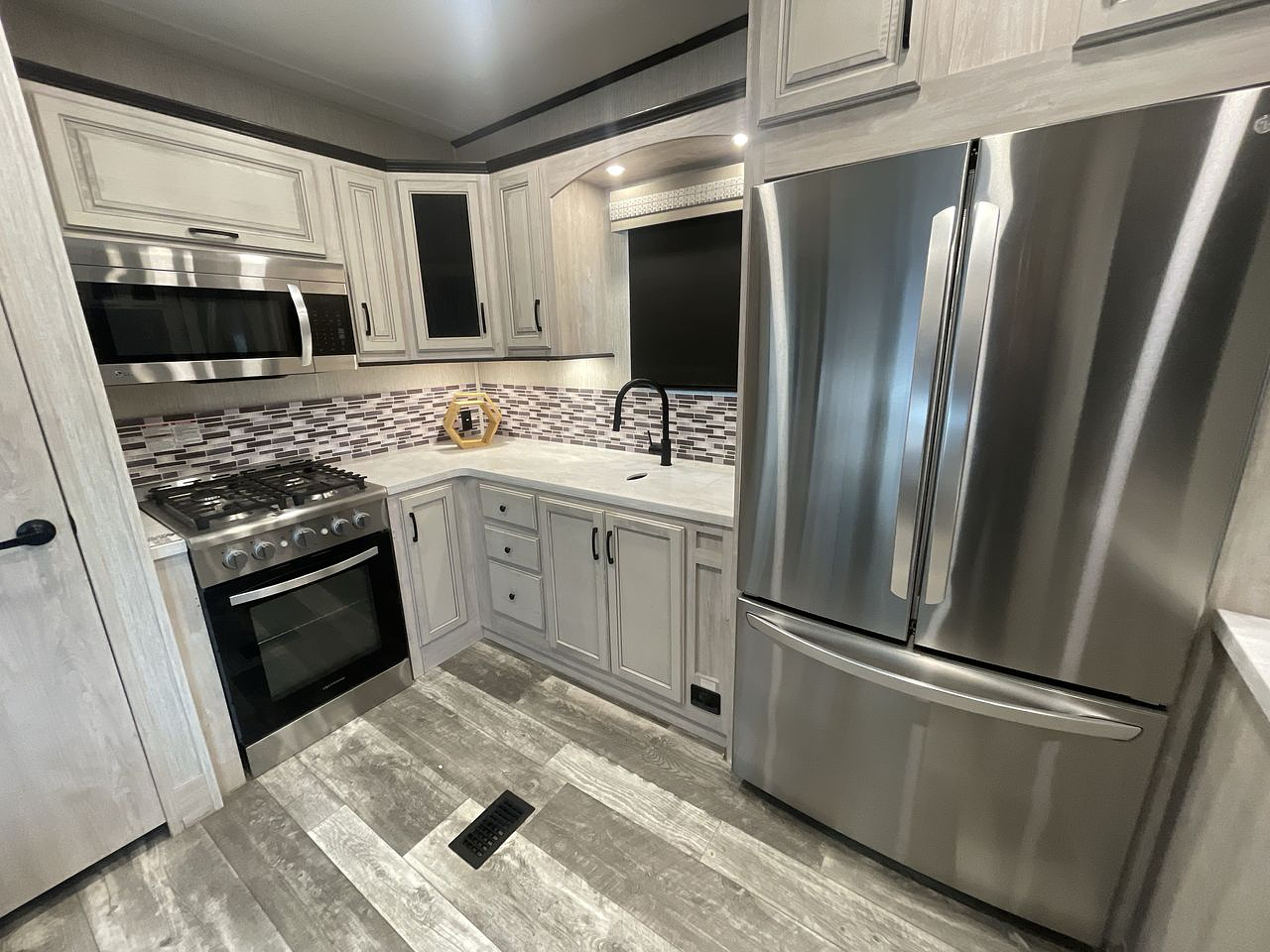 2022 FOREST RIVER SIERRA 39BARK