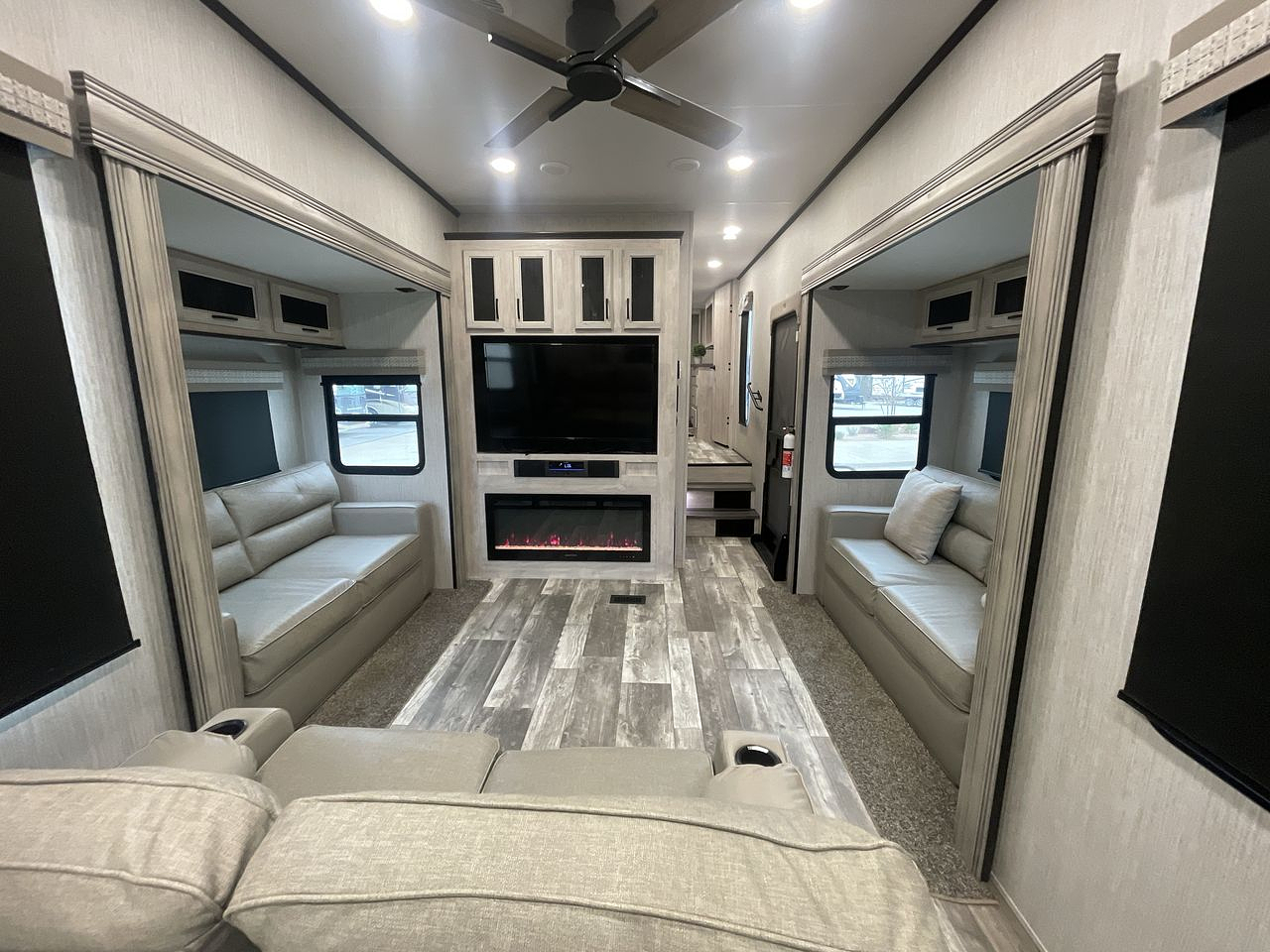 2022 FOREST RIVER SIERRA 39BARK