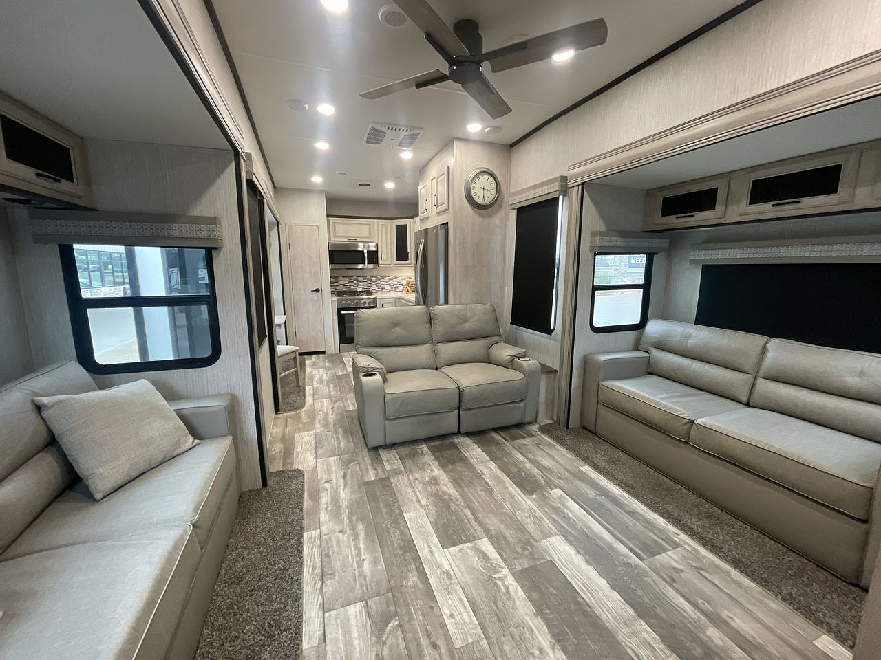 2022 FOREST RIVER SIERRA 39BARK