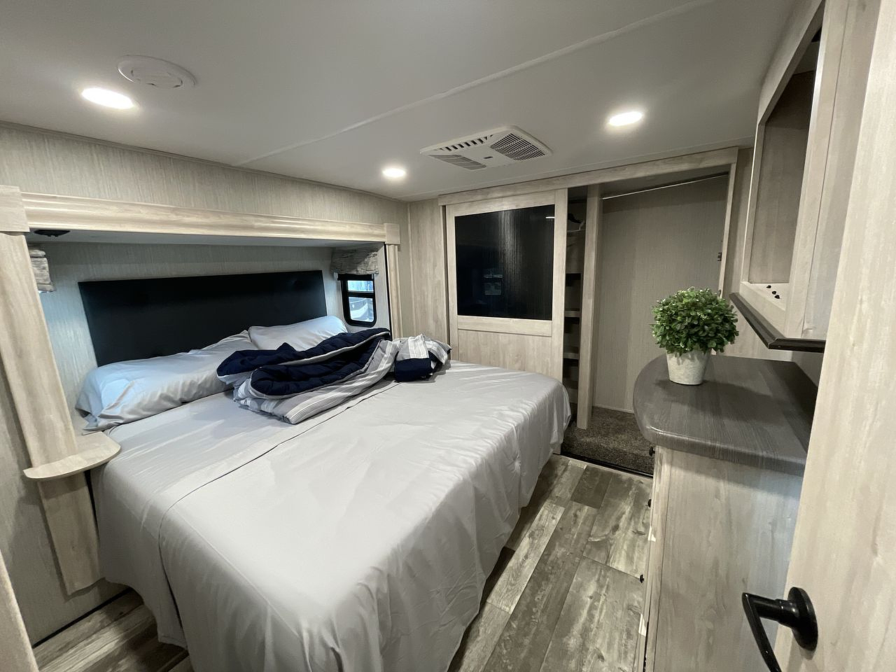 2022 FOREST RIVER SIERRA 39BARK