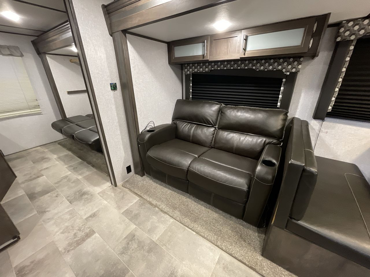 2021 DUTCHMEN COLEMAN 3215BH