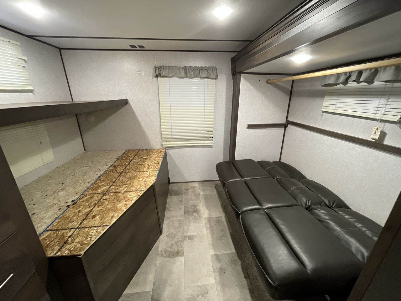 2021 DUTCHMEN COLEMAN 3215BH