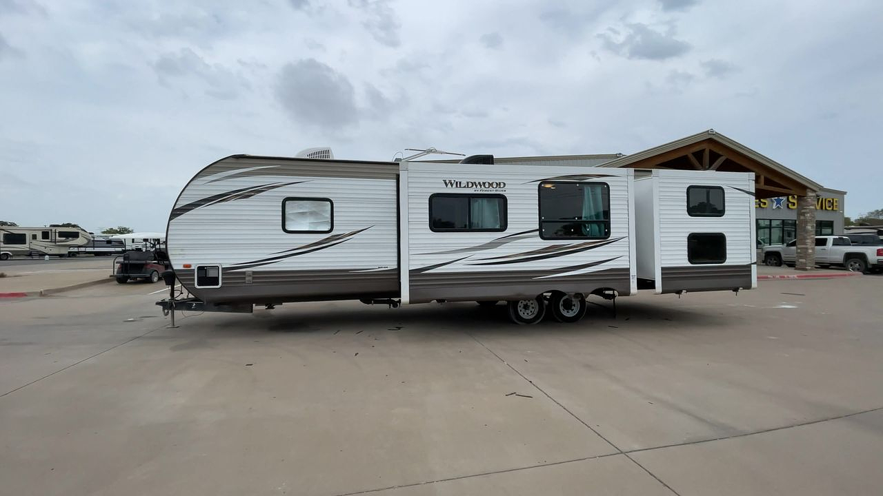 2017 FOREST RIVER WILDWOOD 31BKIS