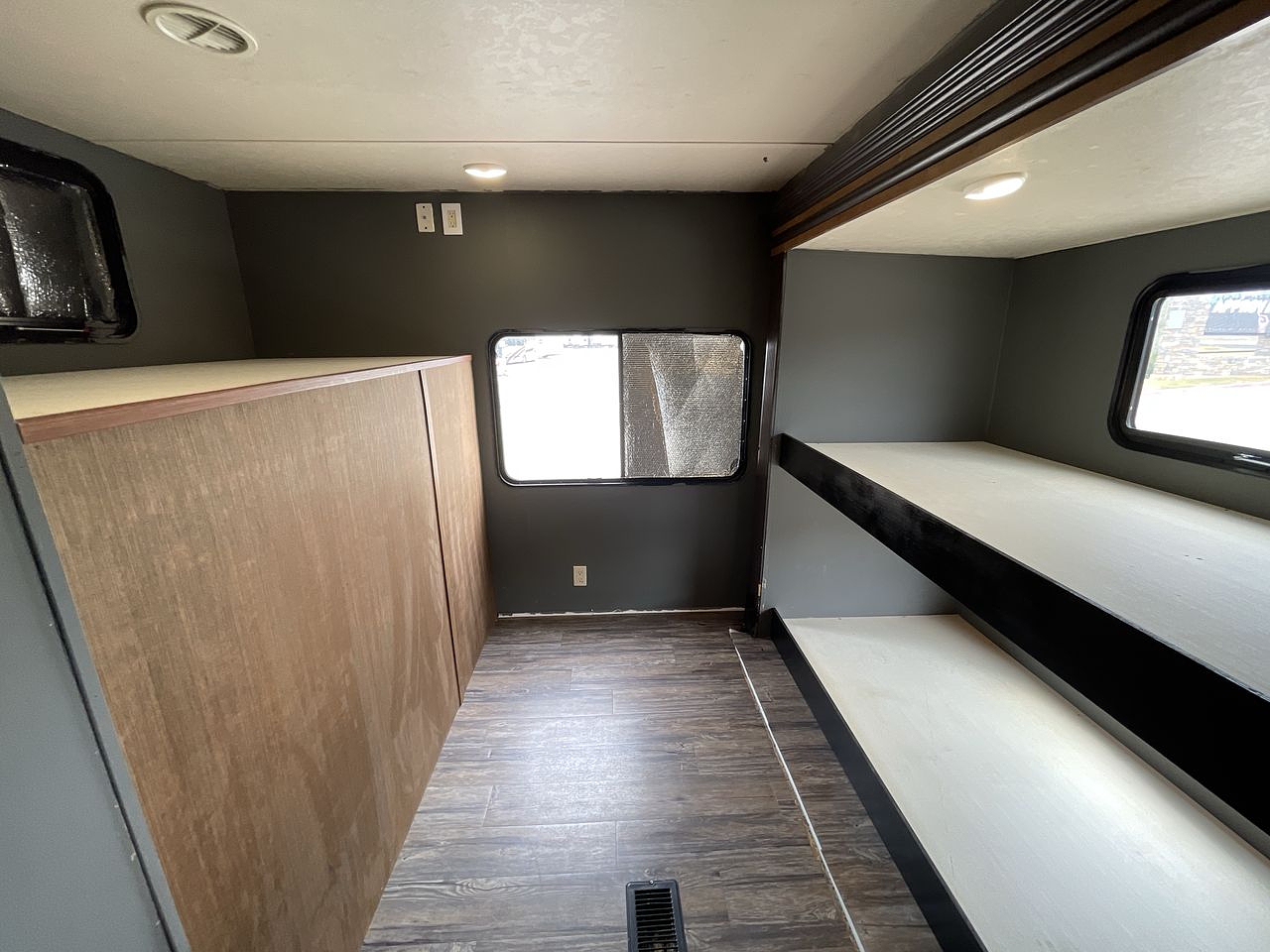 2017 FOREST RIVER WILDWOOD 31BKIS