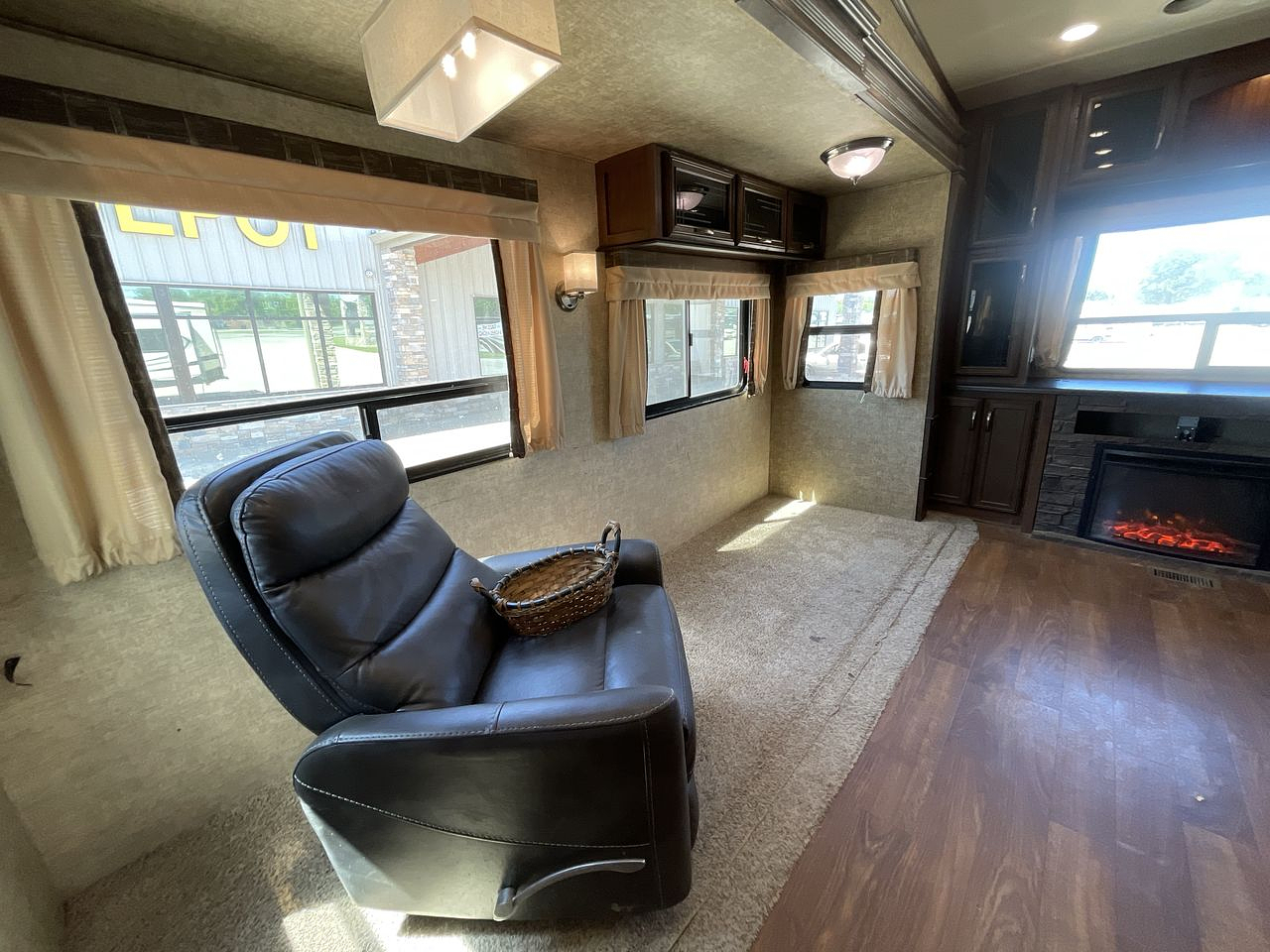 2017 FOREST RIVER SIERRA 371REBH