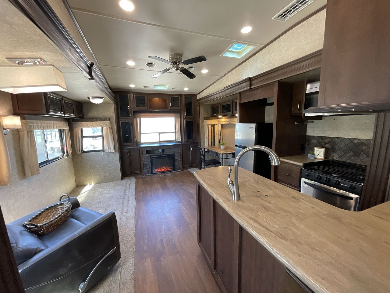 2017 FOREST RIVER SIERRA 371REBH