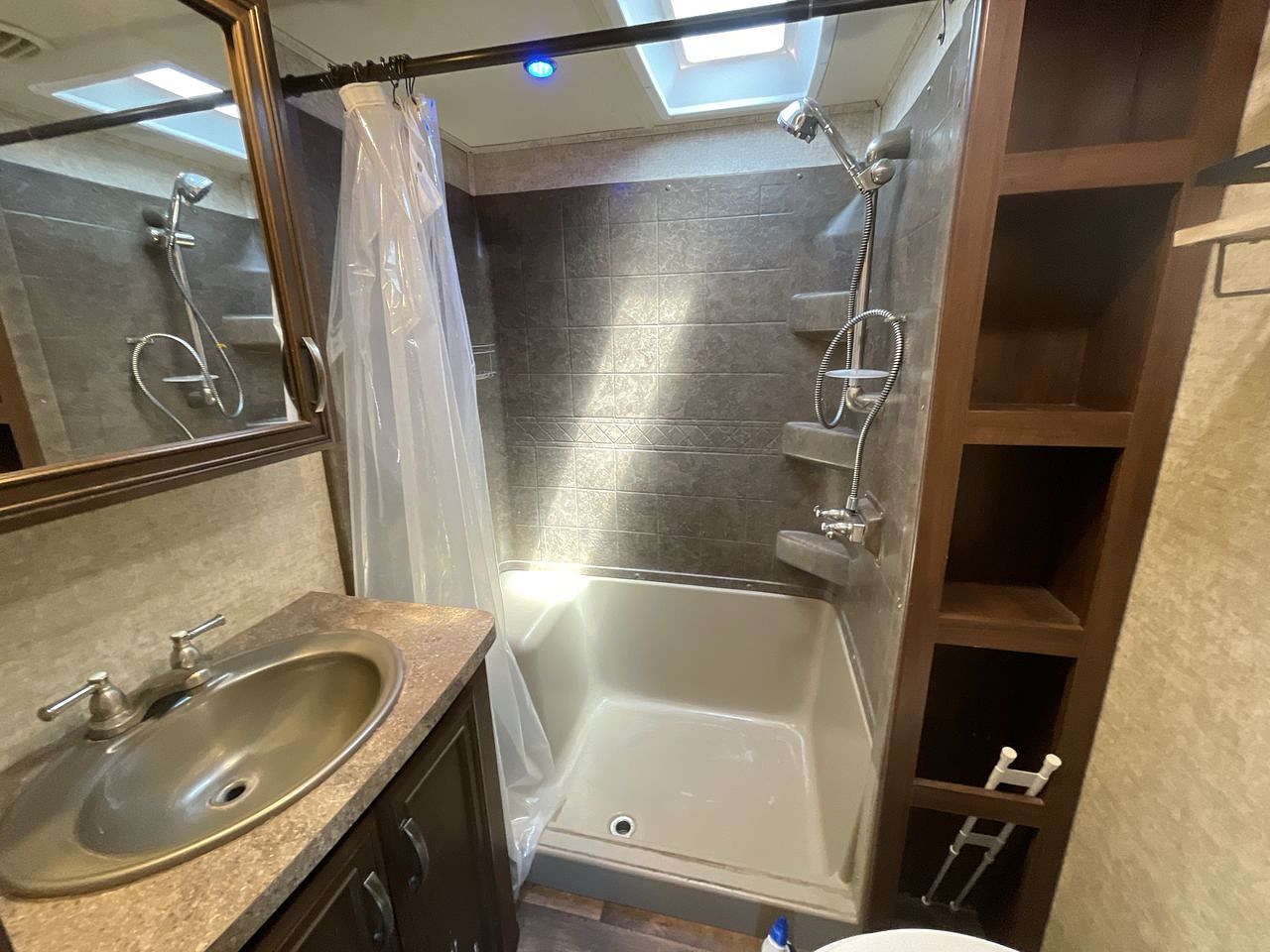 2017 FOREST RIVER SIERRA 371REBH