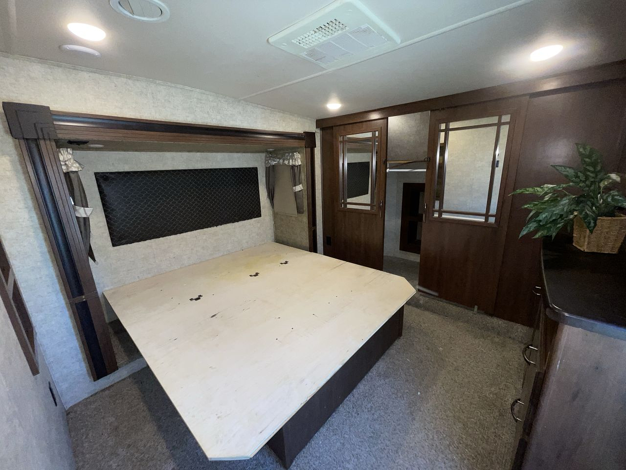 2017 FOREST RIVER SIERRA 371REBH