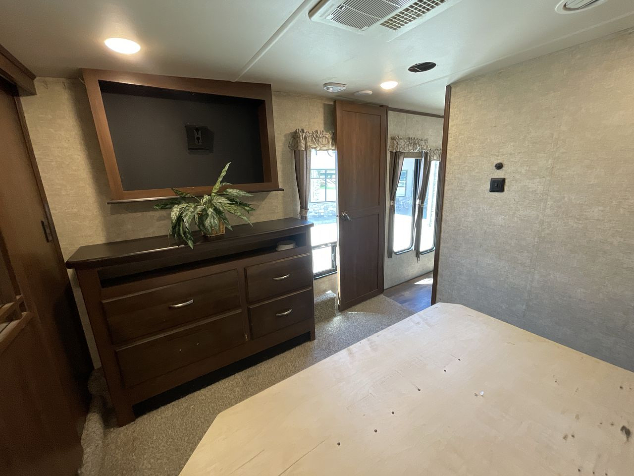 2017 FOREST RIVER SIERRA 371REBH