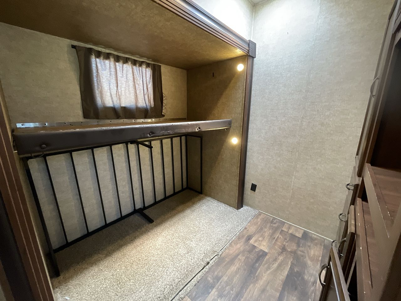 2017 FOREST RIVER SIERRA 371REBH