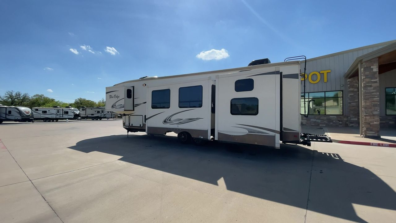 2016 FOREST RIVER BLUE RIDGE 3720BH