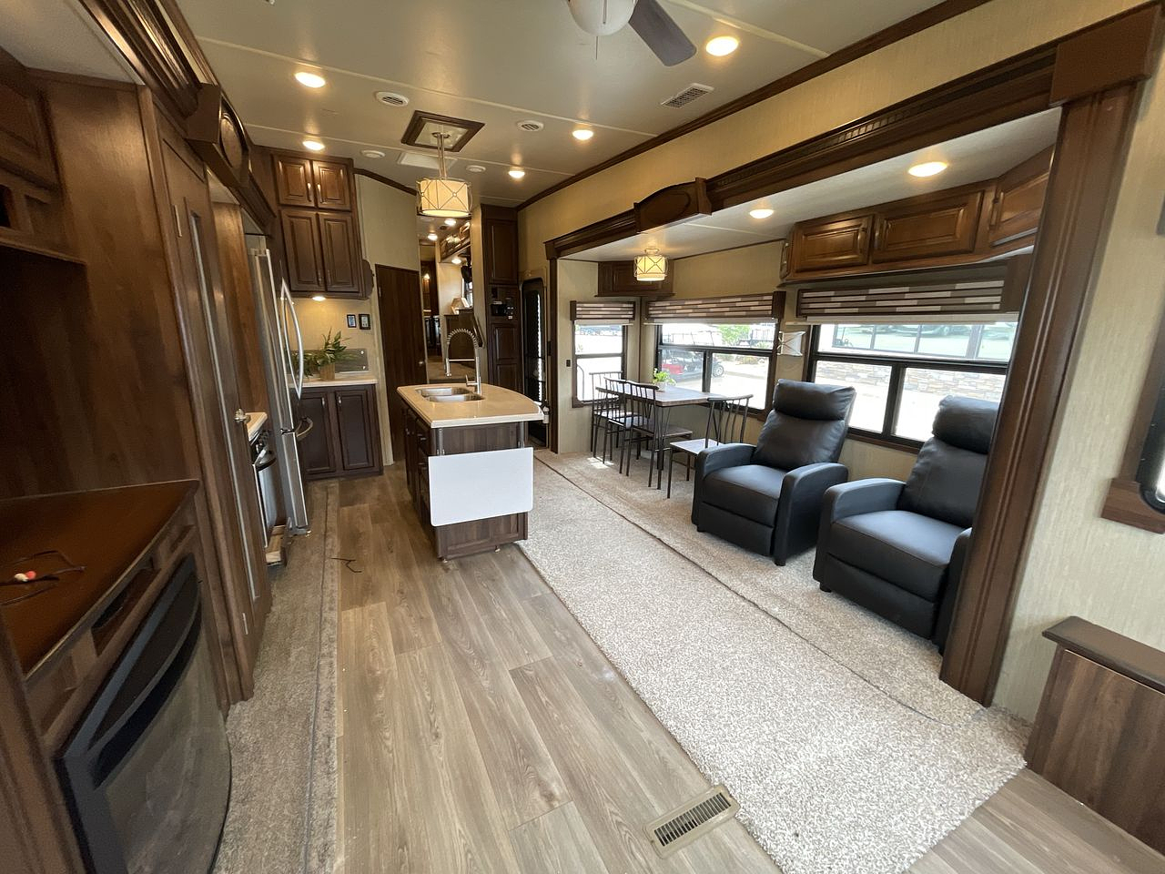 2018 FOREST RIVER COLUMBUS 383FB