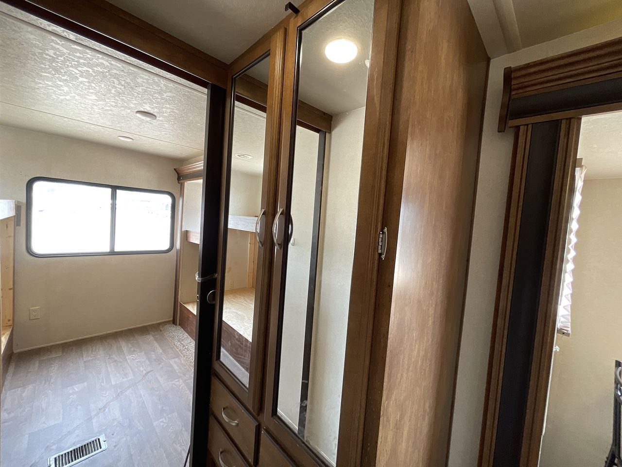 2018 FOREST RIVER SALEM 32BHDS