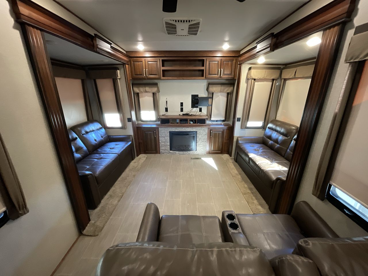 2018 KEYSTONE AVALANCHE 370RD