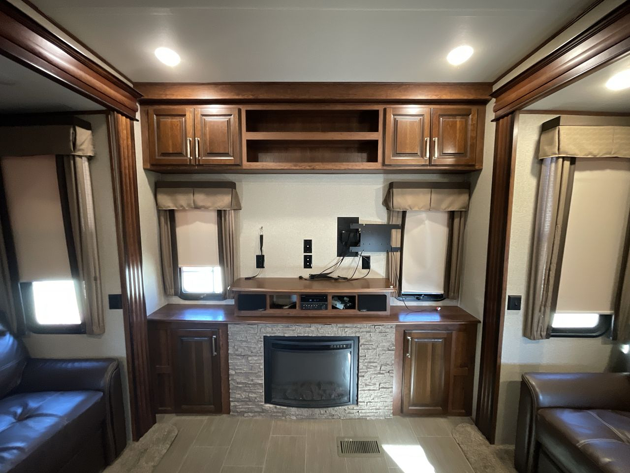 2018 KEYSTONE AVALANCHE 370RD