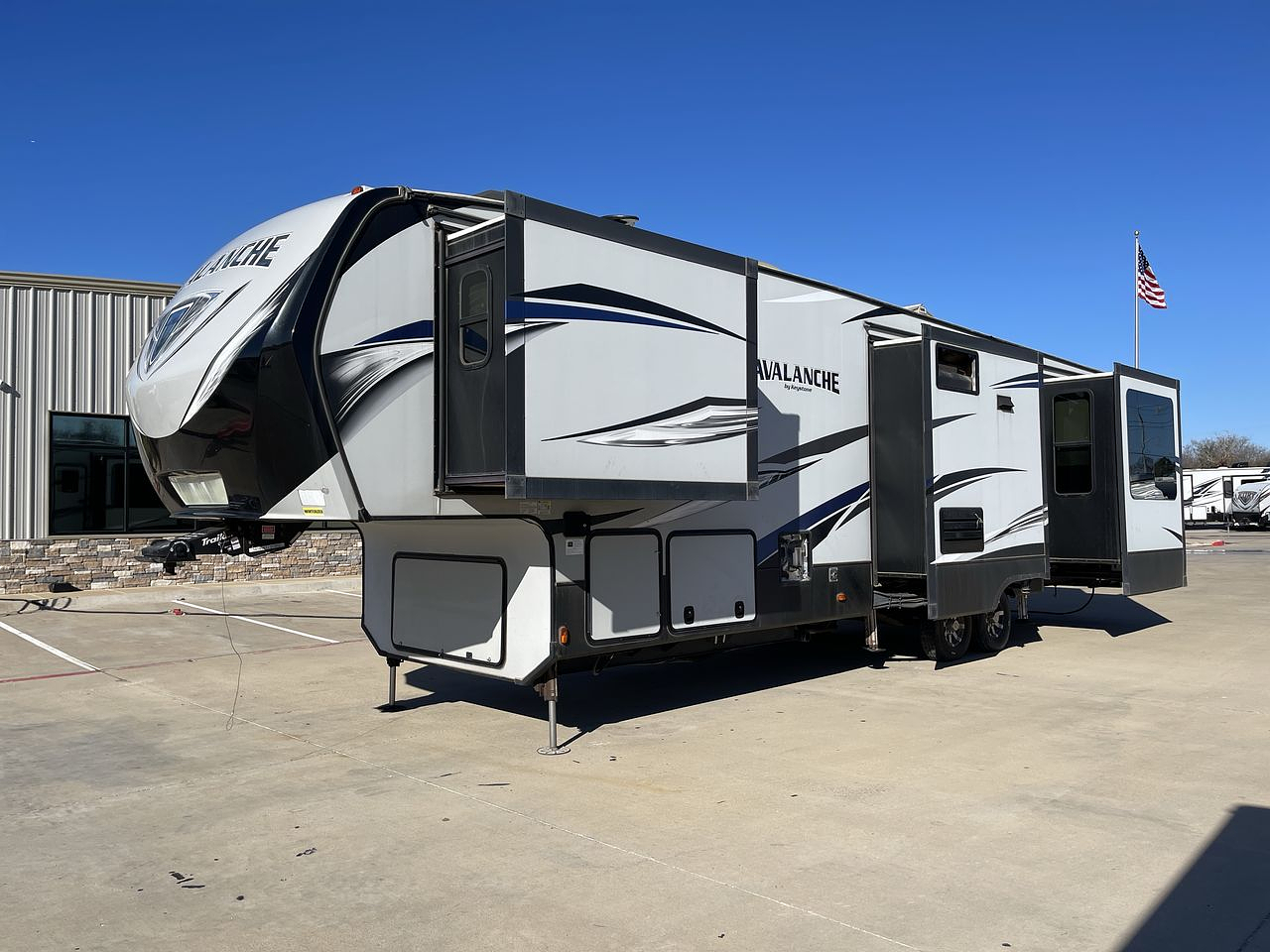 2018 KEYSTONE AVALANCHE 370RD
