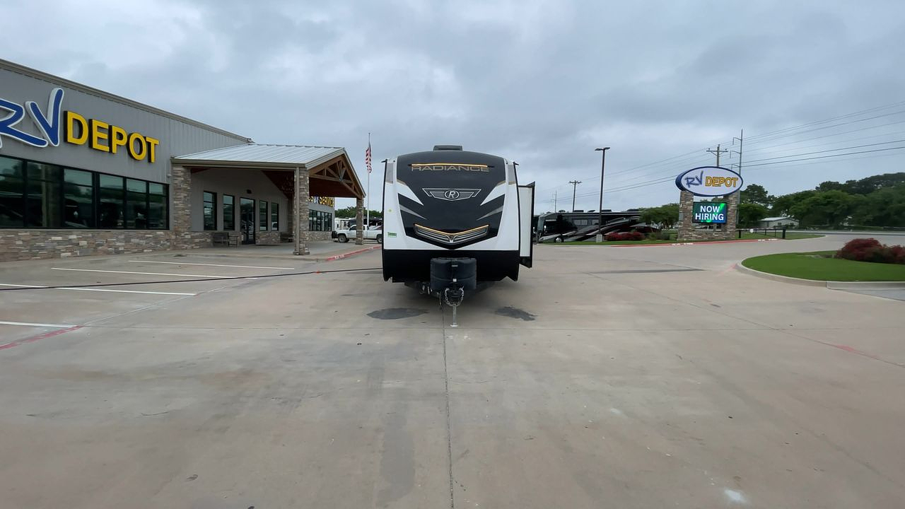 2022 CRUISER RADIANCE 28BH