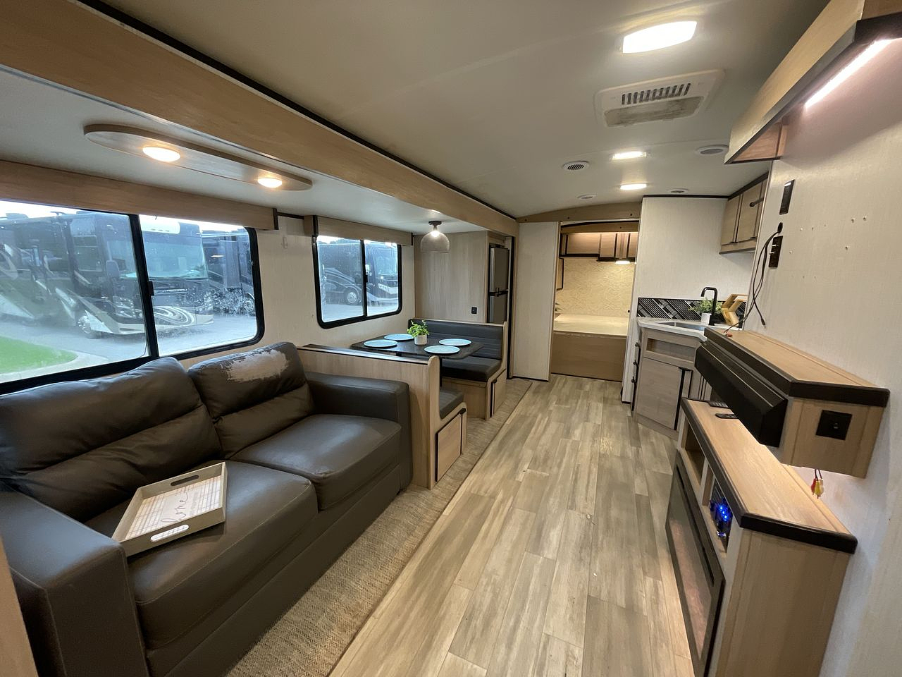 2022 CRUISER RADIANCE 28BH