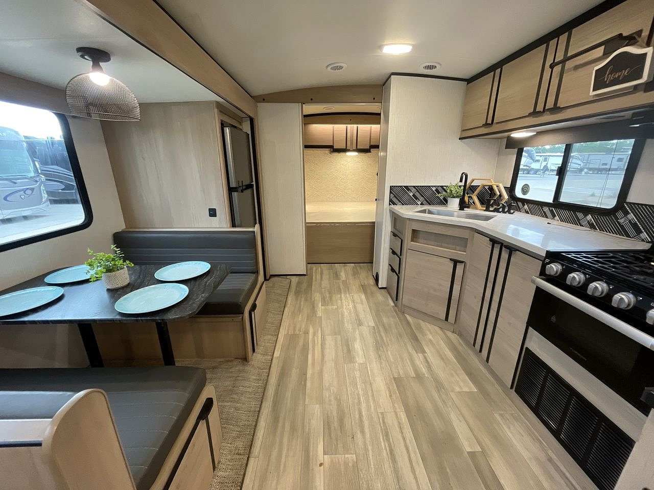 2022 CRUISER RADIANCE 28BH