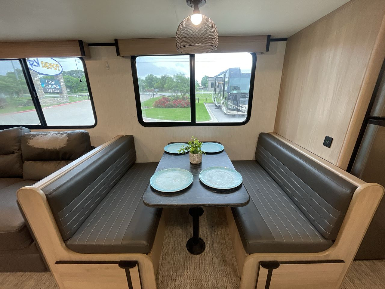 2022 CRUISER RADIANCE 28BH